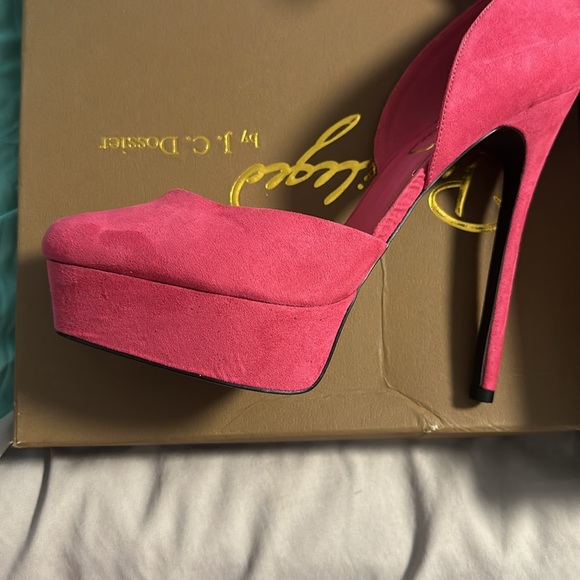 Size 11 - Picture 3 of 4